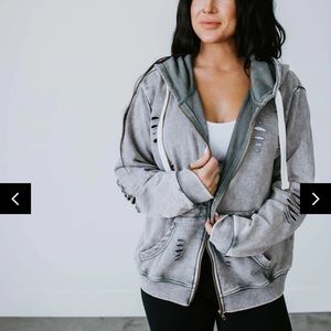 PRESELY DISTRESSED HOODIE
